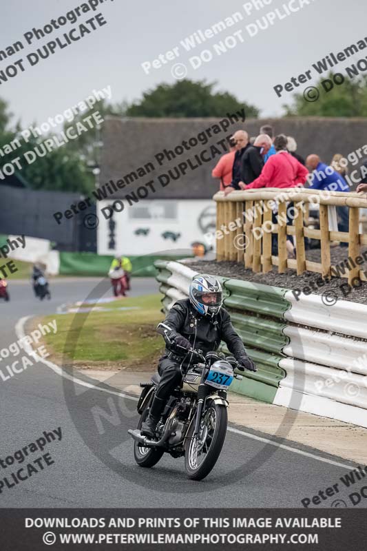 Vintage motorcycle club;eventdigitalimages;mallory park;mallory park trackday photographs;no limits trackdays;peter wileman photography;trackday digital images;trackday photos;vmcc festival 1000 bikes photographs